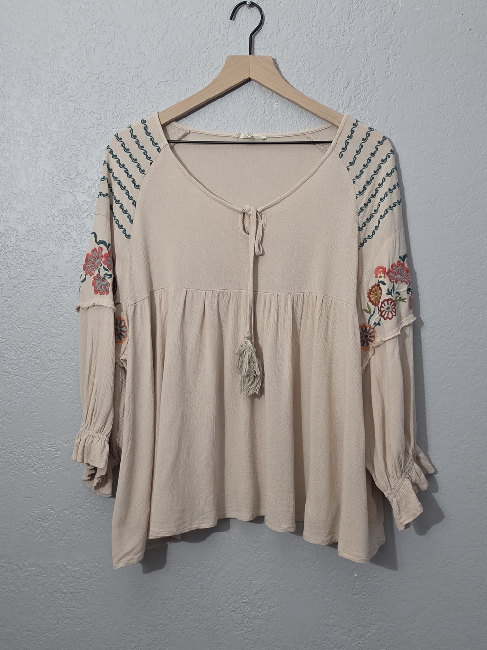 Easel Los Angeles Beige Bohemian Embroidered Peasant Top Womens Large